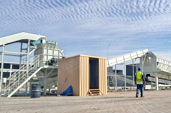 Rompedor de Sacos para Projeto de Reciclagem de RSU na Ásia Ocidental