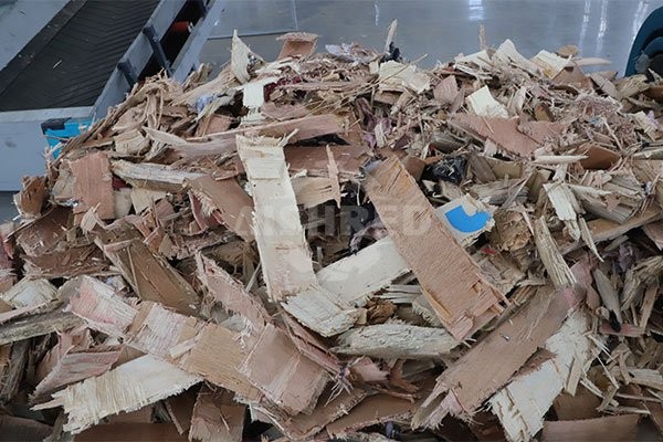 Folheado de madeira residual