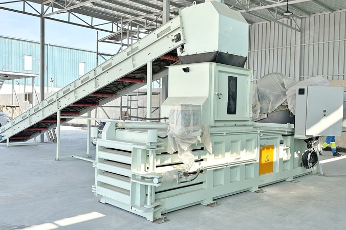 Prensa hidráulica para projeto de enfardamento de recicláveis de RSU de 100 toneladas/mês no Oriente Médio